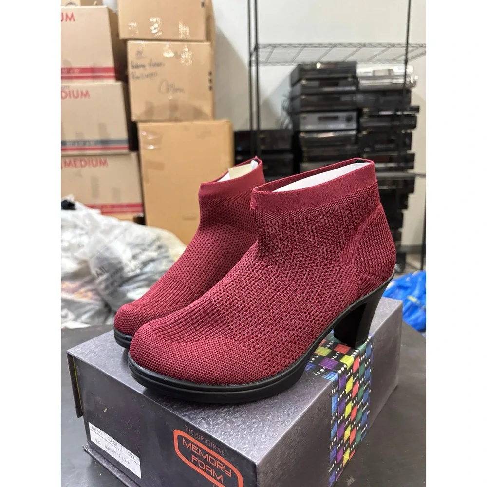 Bernie Mev Doll Burgundy Woven Stretch Memory Foam Ankle Boots Size 7.5-8